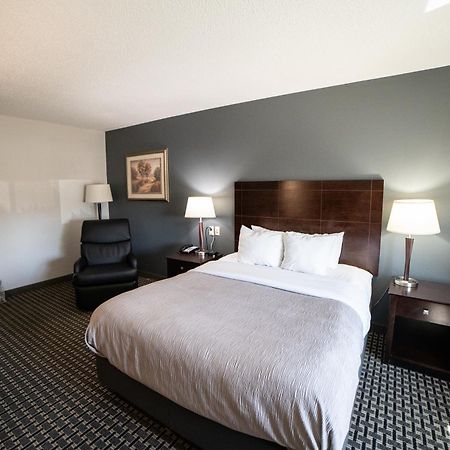 Quality Inn & Suites Watertown Near Prairie Lakes Ice Arena Exteriér fotografie