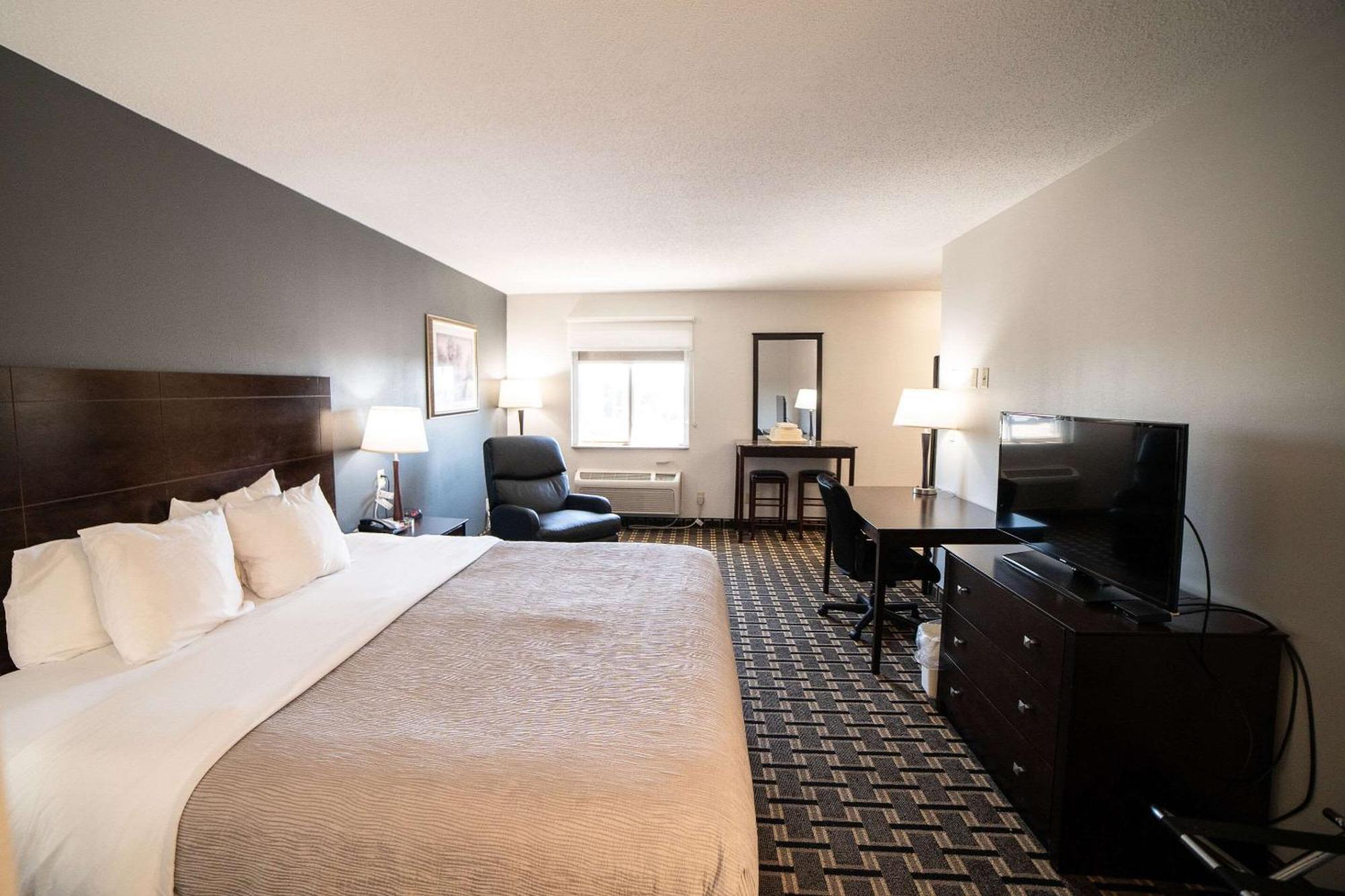 Quality Inn & Suites Watertown Near Prairie Lakes Ice Arena Exteriér fotografie